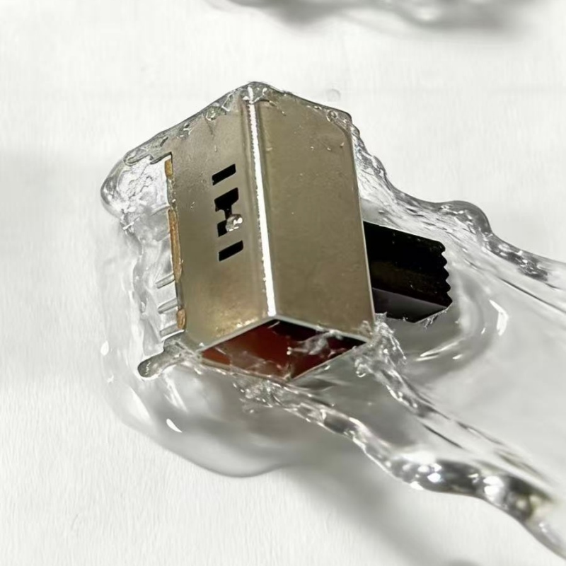 IP67 против IP68: что\\В чем реальная разница в рейтингах защиты водонепроницаемых переключателей?